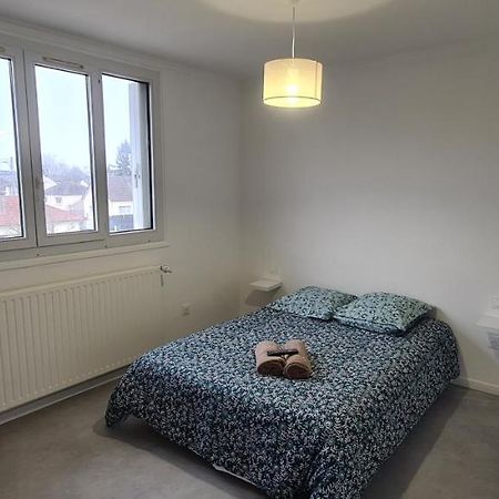 Private Room In Shared Apartment III Beauvais Esterno foto