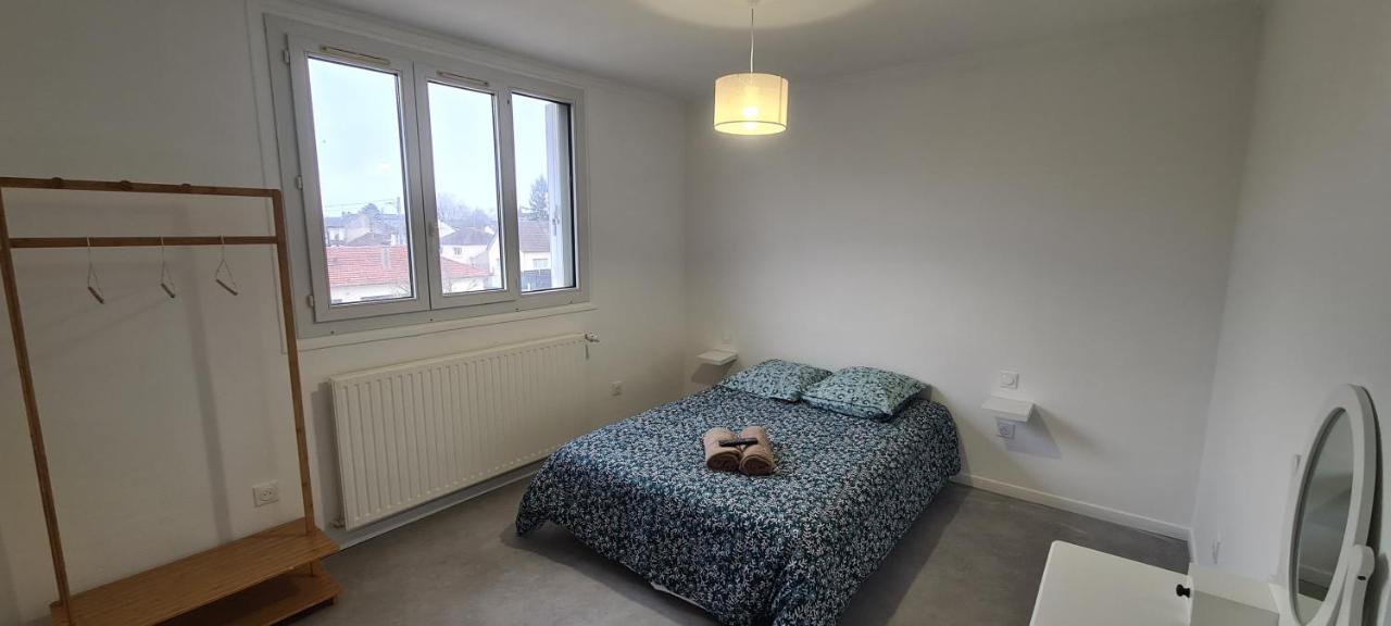 Private Room In Shared Apartment III Beauvais Esterno foto